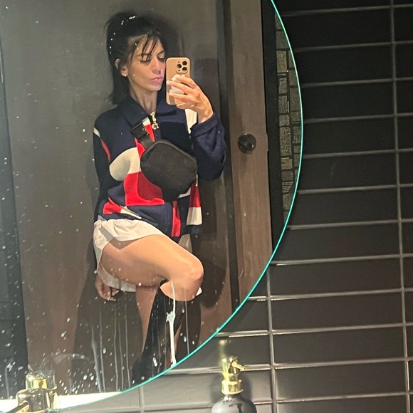 Meet your posher! 💌 - Picture 1 of 9